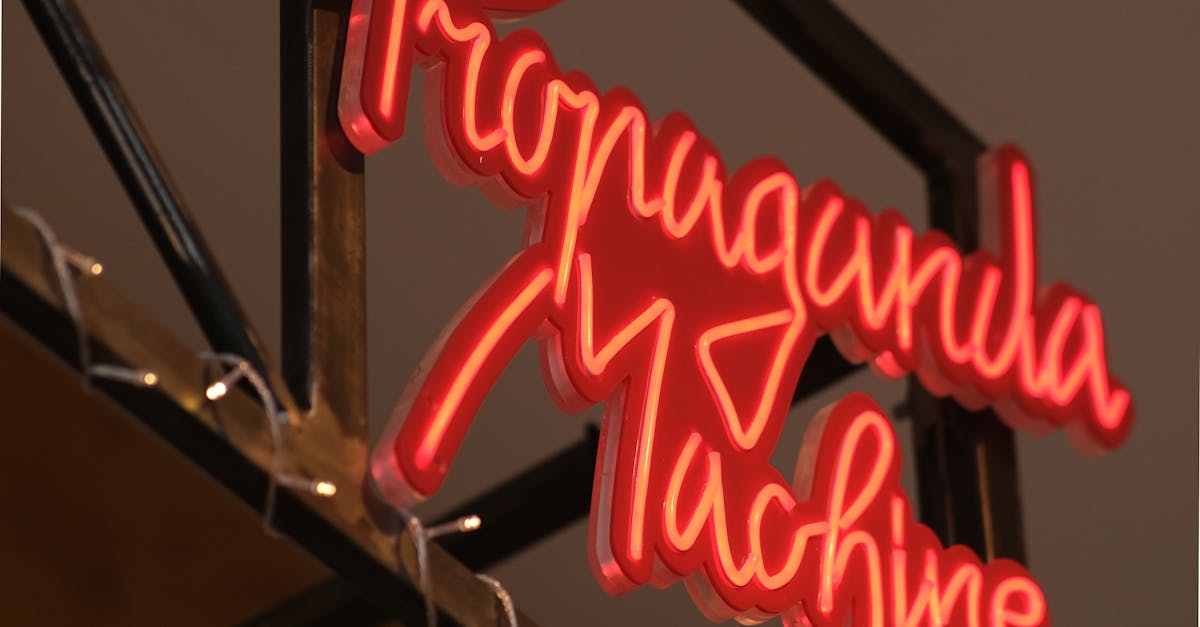 How to Incorporate Family Names into Custom Home Signage